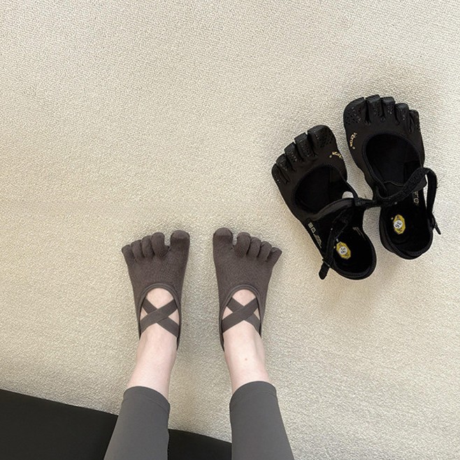 Pilates And Yoga Studio - Damen Yoga-Socken mit Kreuzriemen und Fünf